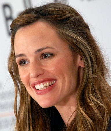 Jennifer Garner has starred in several independent films, including which 2013 biographical drama?