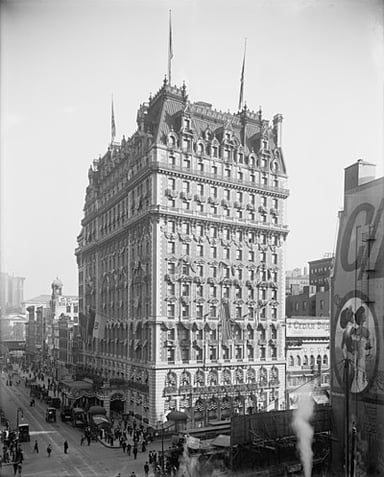 Which magazine had its headquarters in the Knickerbocker Building from 1940 to 1959?