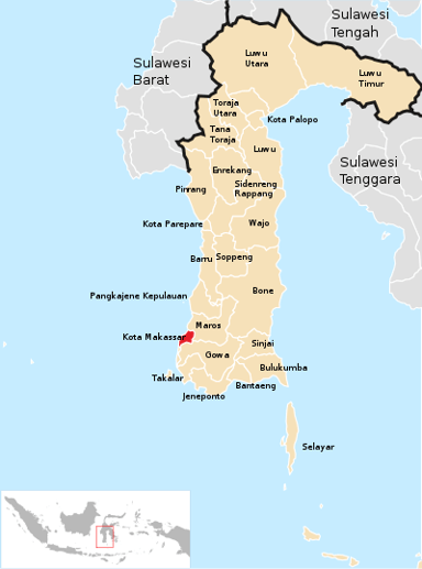 How many administrative districts are there in Makassar City?