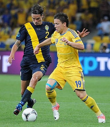 For how many years did Mikael Lustig represent Sweden internationally?