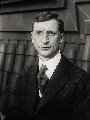 Which of the following is married or has been married to Éamon De Valera?