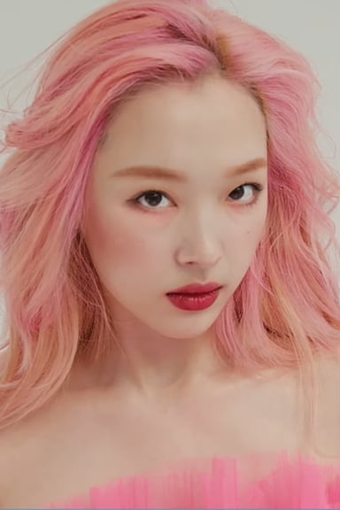 Which artist's single featured a guest appearance from Sulli in 2018?