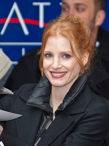 Which television miniseries did Jessica Chastain star in alongside Oscar Isaac in 2021?
