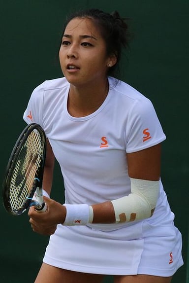 What is Diyas' playing style?