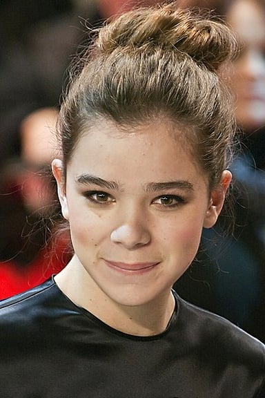 Which character does Hailee Steinfeld voice in the Netflix series Arcane?