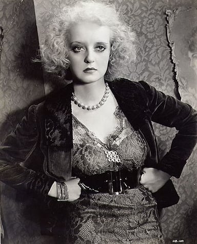 In which Broadway play did Bette Davis make her debut?
