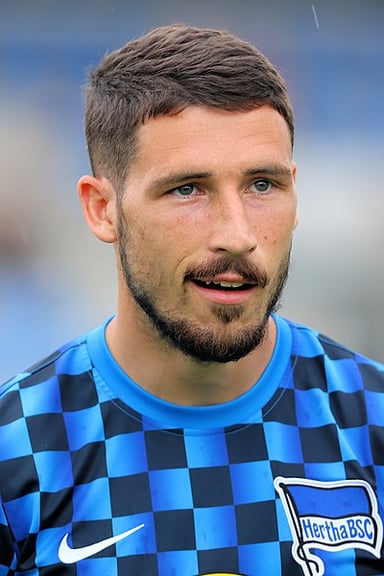 Which position does Mathew Leckie least prefer to play?