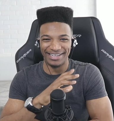 What action did Etika take that hinted at his struggles?