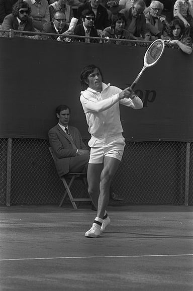 Against which fellow tennis great did Năstase have notable rivalries?