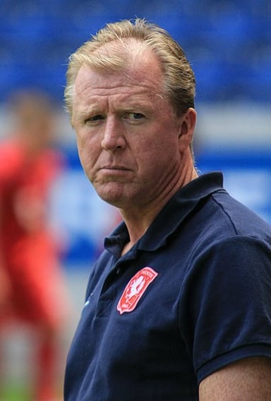 Where did Steve McClaren return after resigning from a second stint with Twente?