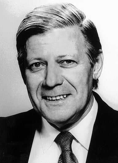 Which US missile deployment decision did Helmut Schmidt's proposals lead to in 1979?