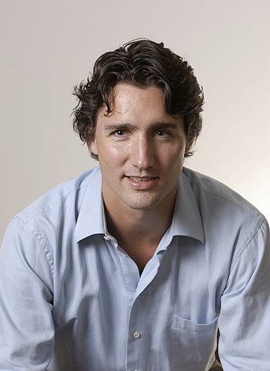 Which languages does Justin Trudeau speak?[br](Select 2 answers)