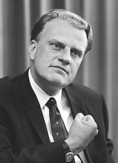 Which American Catholic Church figures did Billy Graham develop amicable ties with?