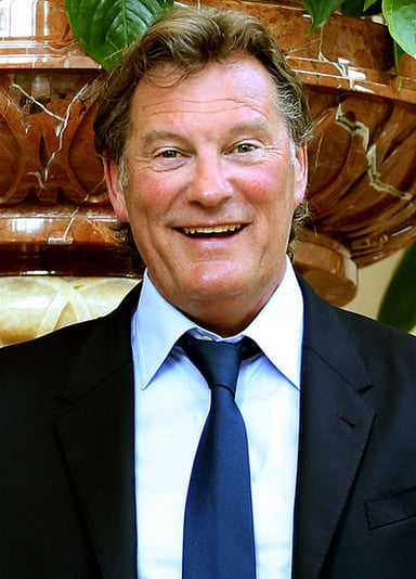 For which TV networks does Glenn Hoddle work as a pundit?