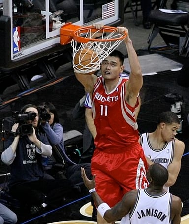 Which NBA franchise ranks is Yao Ming sixth in total points?