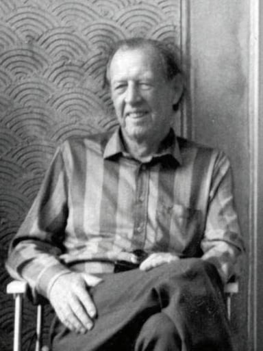In what conflict did Raymond Williams serve?
