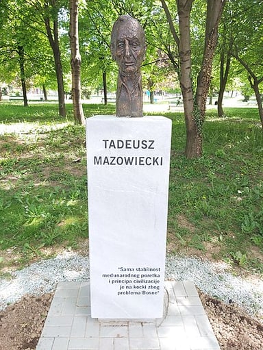 What was Tadeusz Mazowiecki's profession before entering politics?