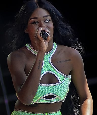What UK label did Azealia Banks sign to after becoming independent?