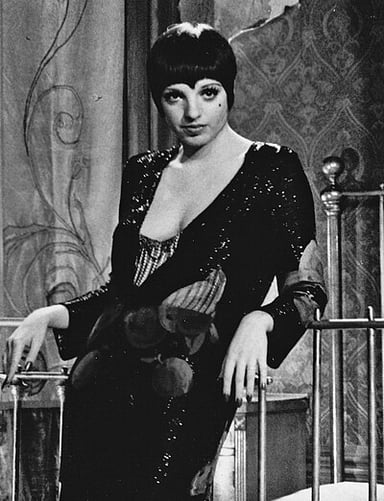 Where did Liza Minnelli move in 1961 to start her career?