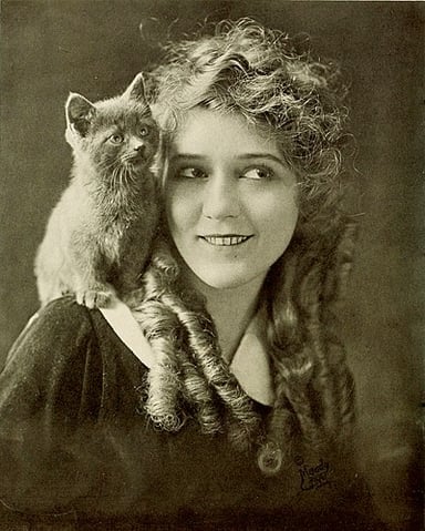 Mary Pickford was resident in which country during her career?