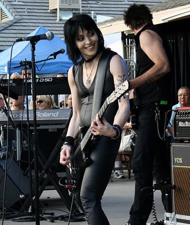 What is the genre of music Joan Jett is most famous for?