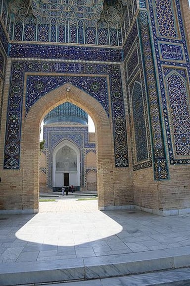 Which part of Samarkand contains historical monuments and old private houses?