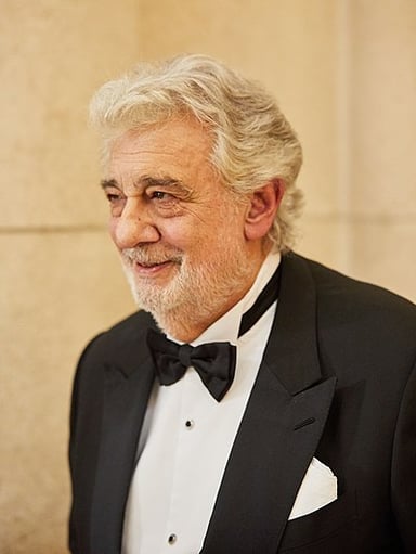 Plácido Domingo has frequently performed in which prestigious opera house city?