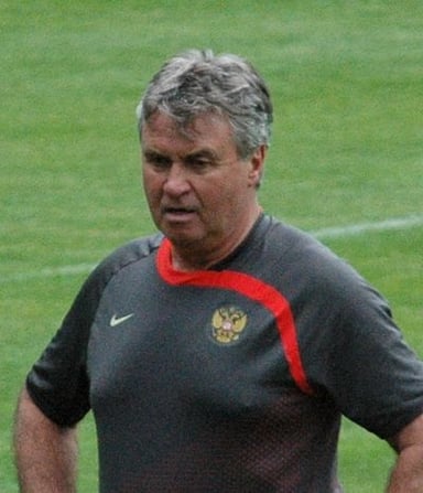 Guus Hiddink's first job in football management was as an assistant at which Dutch club?