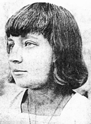What attempts did Marina Tsvetaeva make to save her family from the Moscow famine?