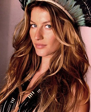 Which award was Gisele Bündchen nominated for in the 2005 Teen Choice Awards?
