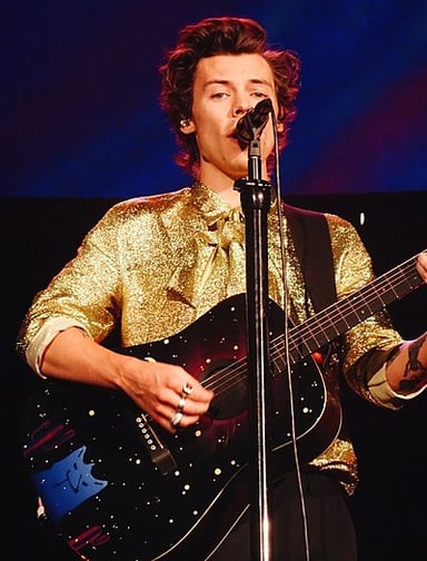 Harry Styles's Twitter followers increased by 1,869,700 between Apr 25, 2020 and Jan 4, 2021. Can you guess how many Twitter followers Harry Styles had in Jan 4, 2021?