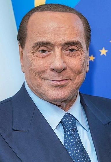Who has Silvio Berlusconi had a romantic relationship with?