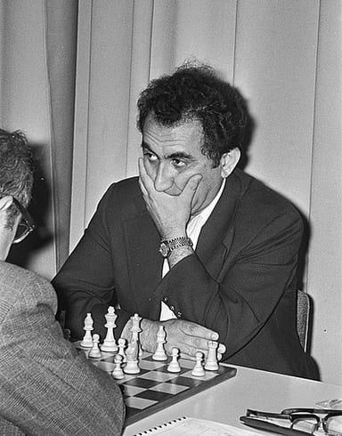 Which notable player was a contemporary and rival to Petrosian?