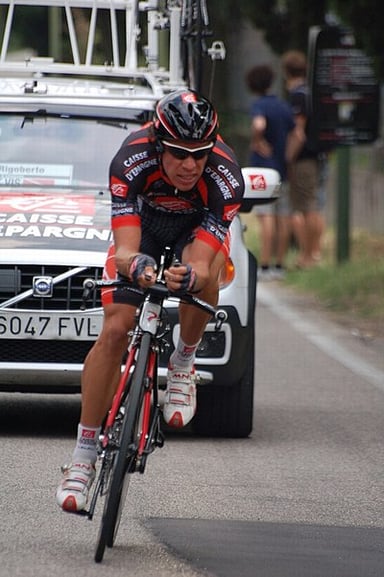 What team does Rigoberto Urán currently ride for?