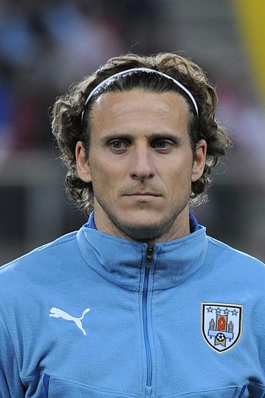 In which country did Diego Forlán play club football after leaving Inter Milan?