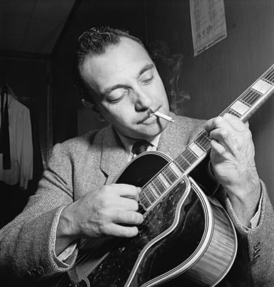 Which of his fingers were Django Reinhardt unable to use while playing guitar due to a previous injury?