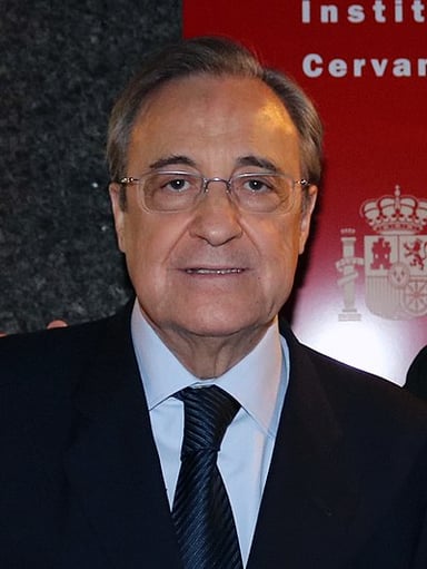 Which famous footballer was signed by Real Madrid during Florentino Pérez's first term as president?