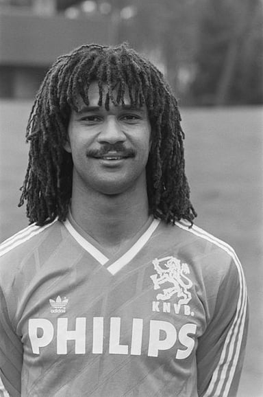 In what year did Gullit become assistant manager at Chelsea?
