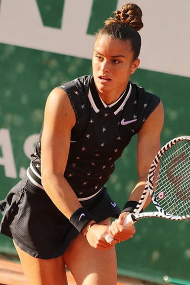 Maria Sakkari is the highest-ranked Greek player alongside which male tennis star?