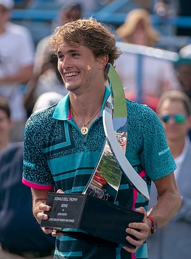 How many single records does Alexander Zverev hold (win/lose balance)?