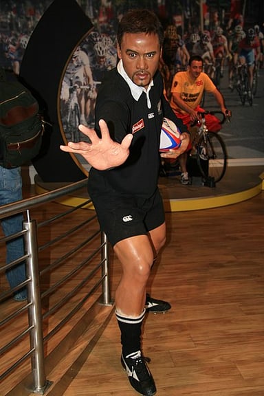 Which school was Jonah Lomu attending when he first became famous in rugby?