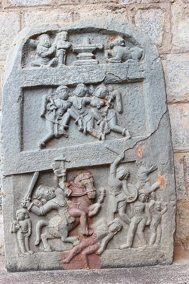 Which dynasty ruled before the Western Chalukyas?