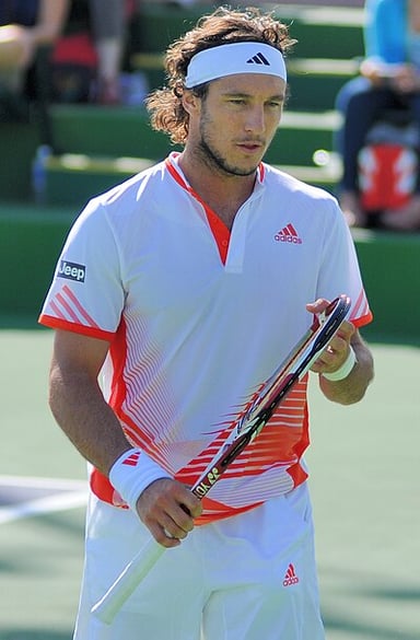 What was Mónaco's career-high singles ranking?
