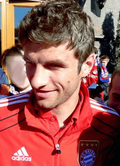 What is the age of Thomas Müller?