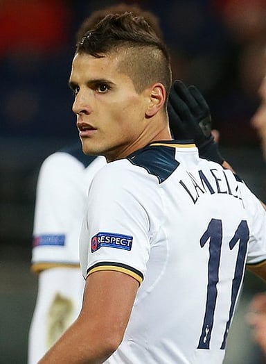 On which wing does Erik Lamela commonly play?