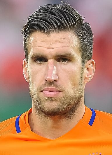 What position does Kevin Strootman primarily play?