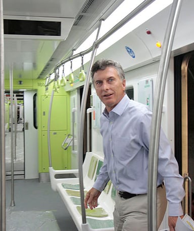 In which institutions did Mauricio Macri receive their education?