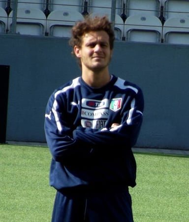 Diamanti's professional football career spanned over how many years?