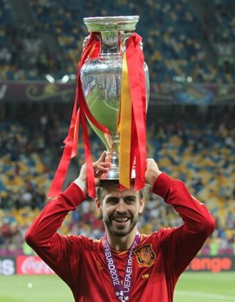What is Gerard Piqué's middle name?