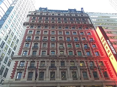 How many rooms does The Knickerbocker Hotel have?